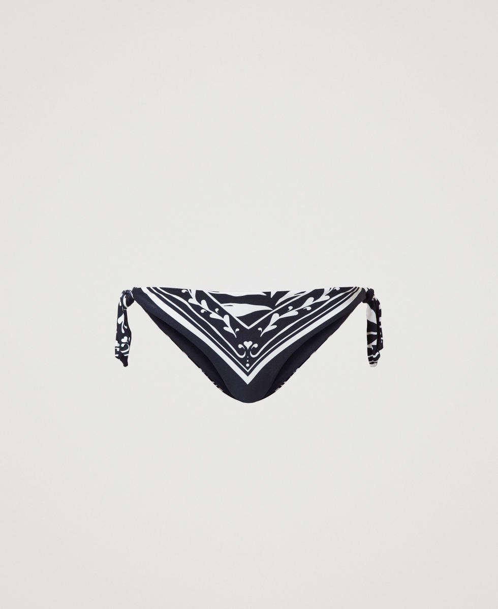 Bikini thong bottoms with a foulard print