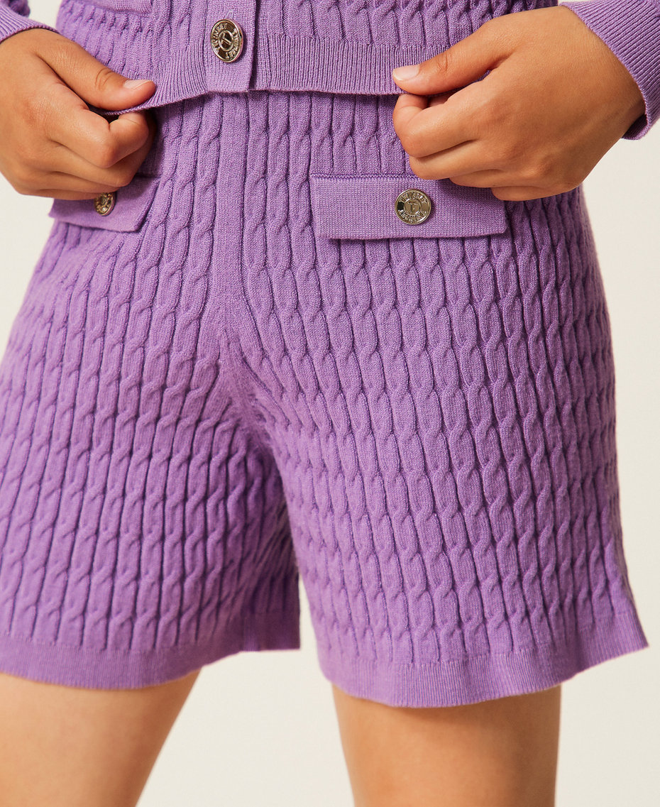Figurbetonte Strick-Shorts mit Zopfmuster Hyazinthenlila M&auml;dchen 262GJ3073_11296_04