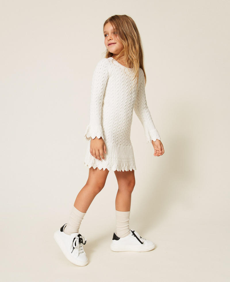 Robe courte fille en maille torsad&eacute;e