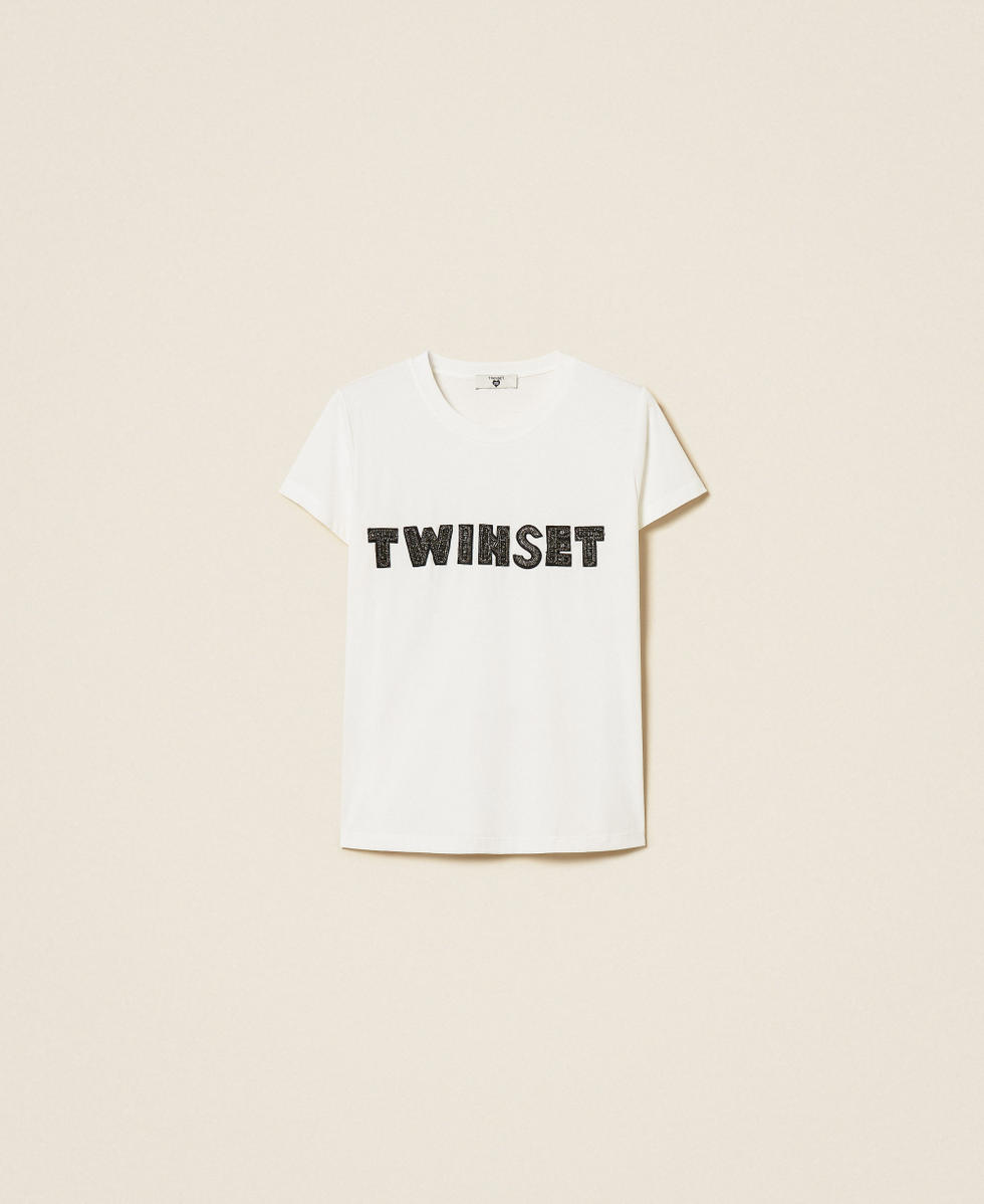 T-shirt with embroidered patch logo