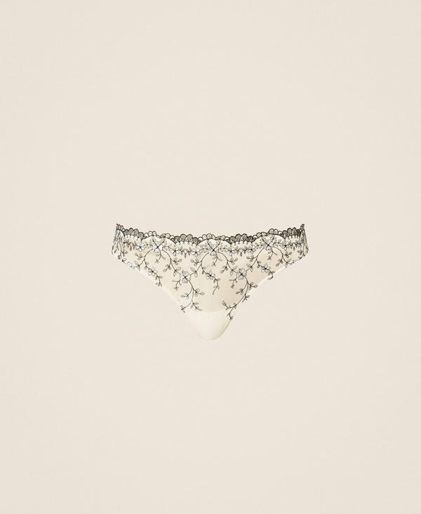 String en tulle brod&eacute;