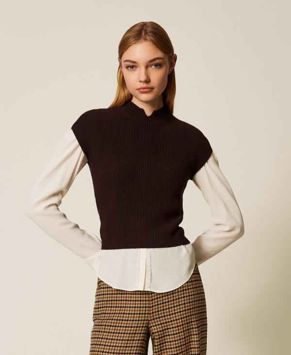Fitted turtle neck jumper