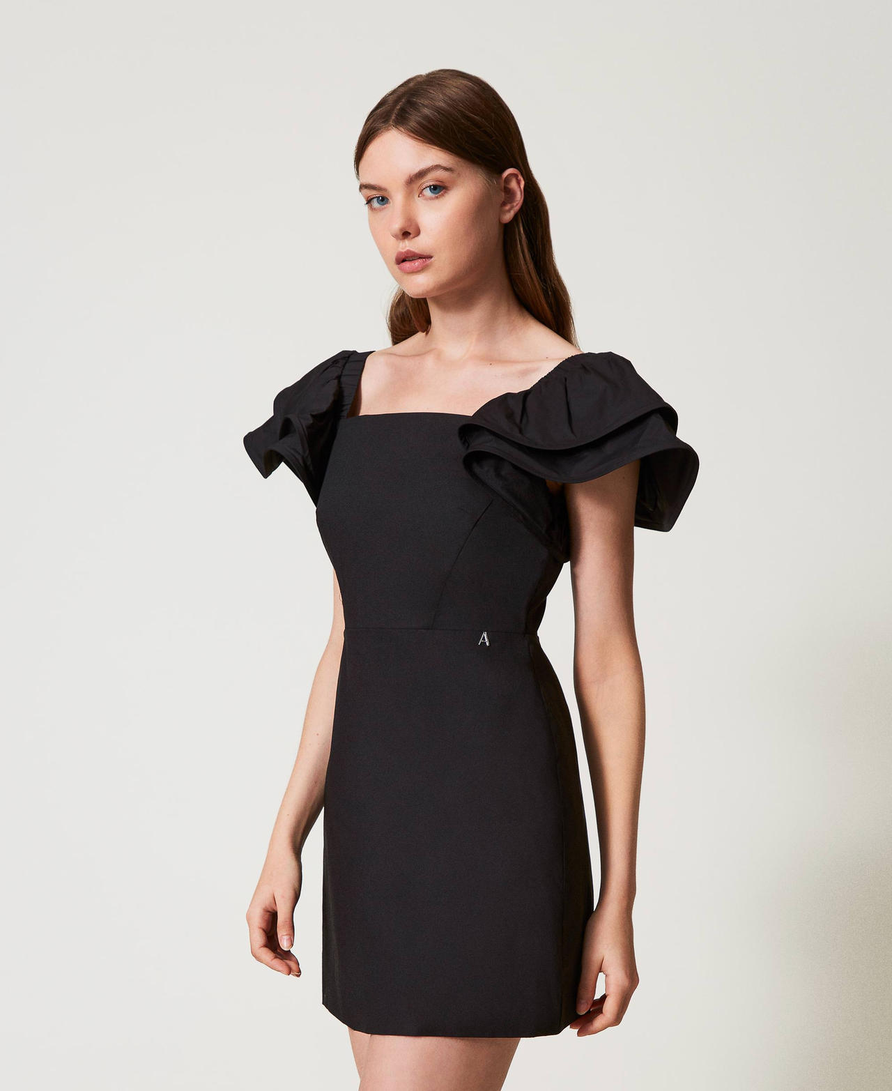 Fitted dress with flounce sleeves Black Woman 251AP2309_00006_01