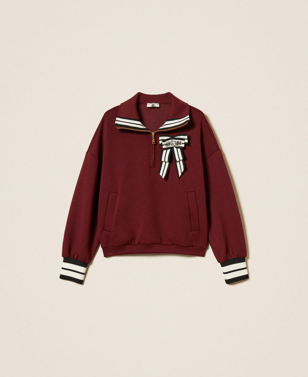 Scuba sweatshirt with brooch