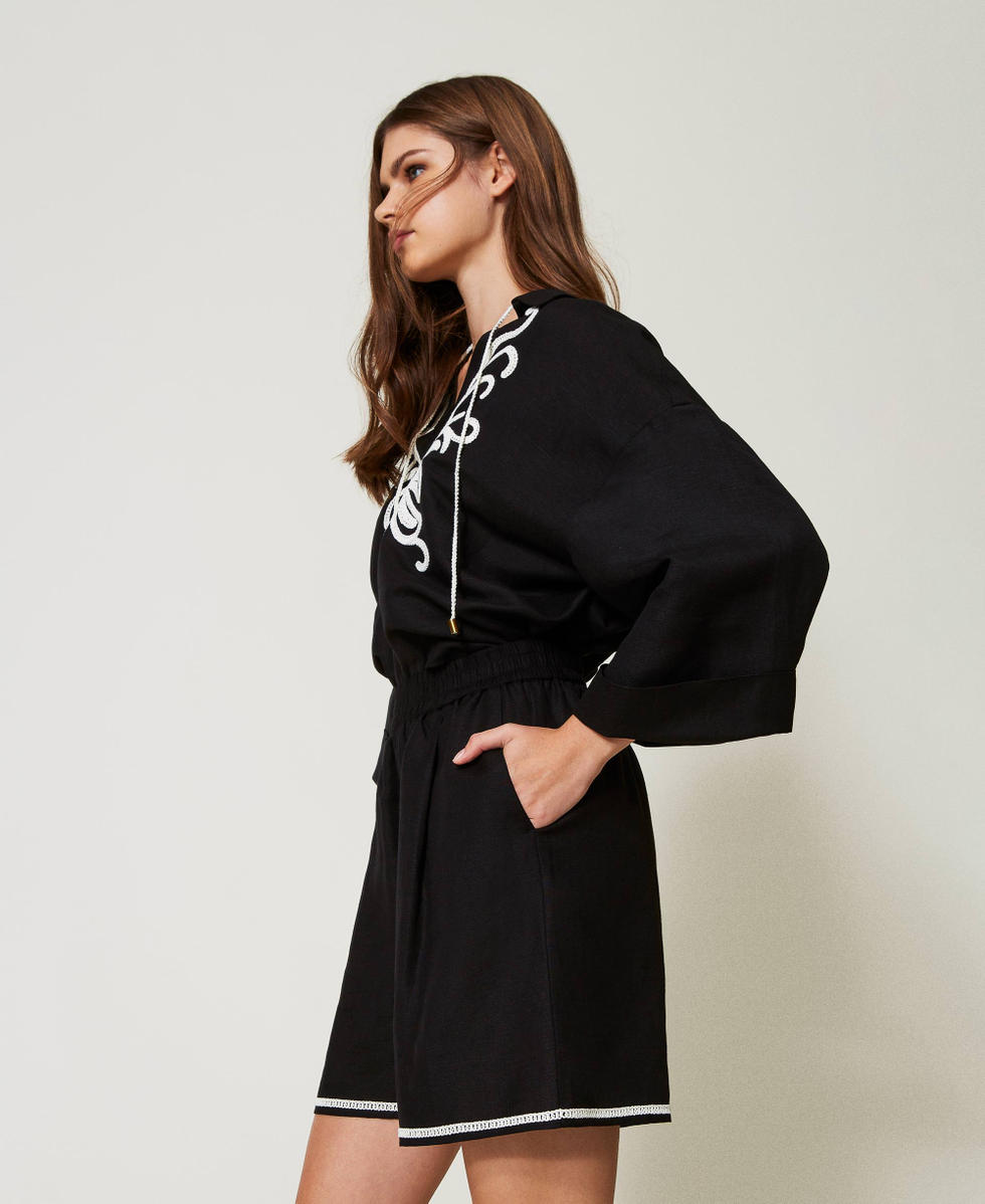 Linen blend shorts with embroidery Bicolour Black / Mother-of-pearl White Woman 251LB2FDD_02710_02