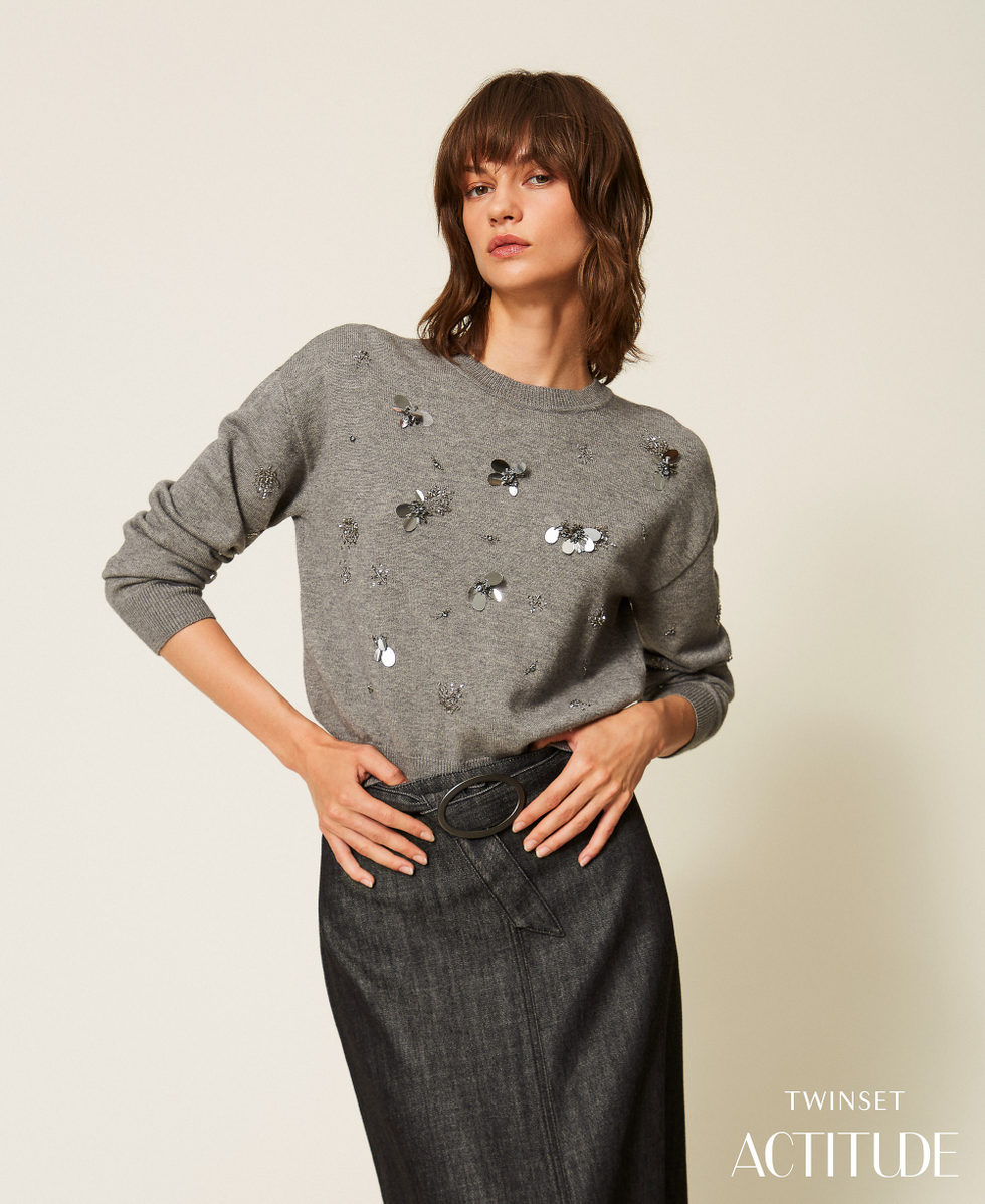 Crew neck jumper with embroidery  Mid Grey Melange Woman 262AP3181_12838_PA