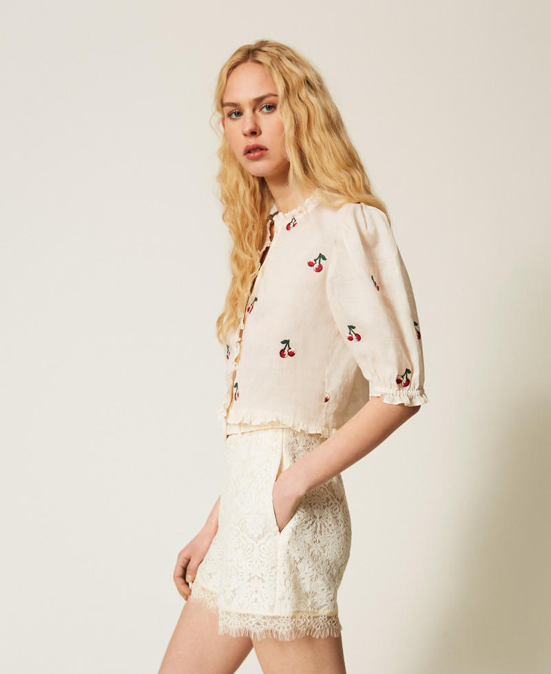 Shorts aus Spitze mit G&uuml;rtel Perlmutt Frau 261TT2312_00059_02