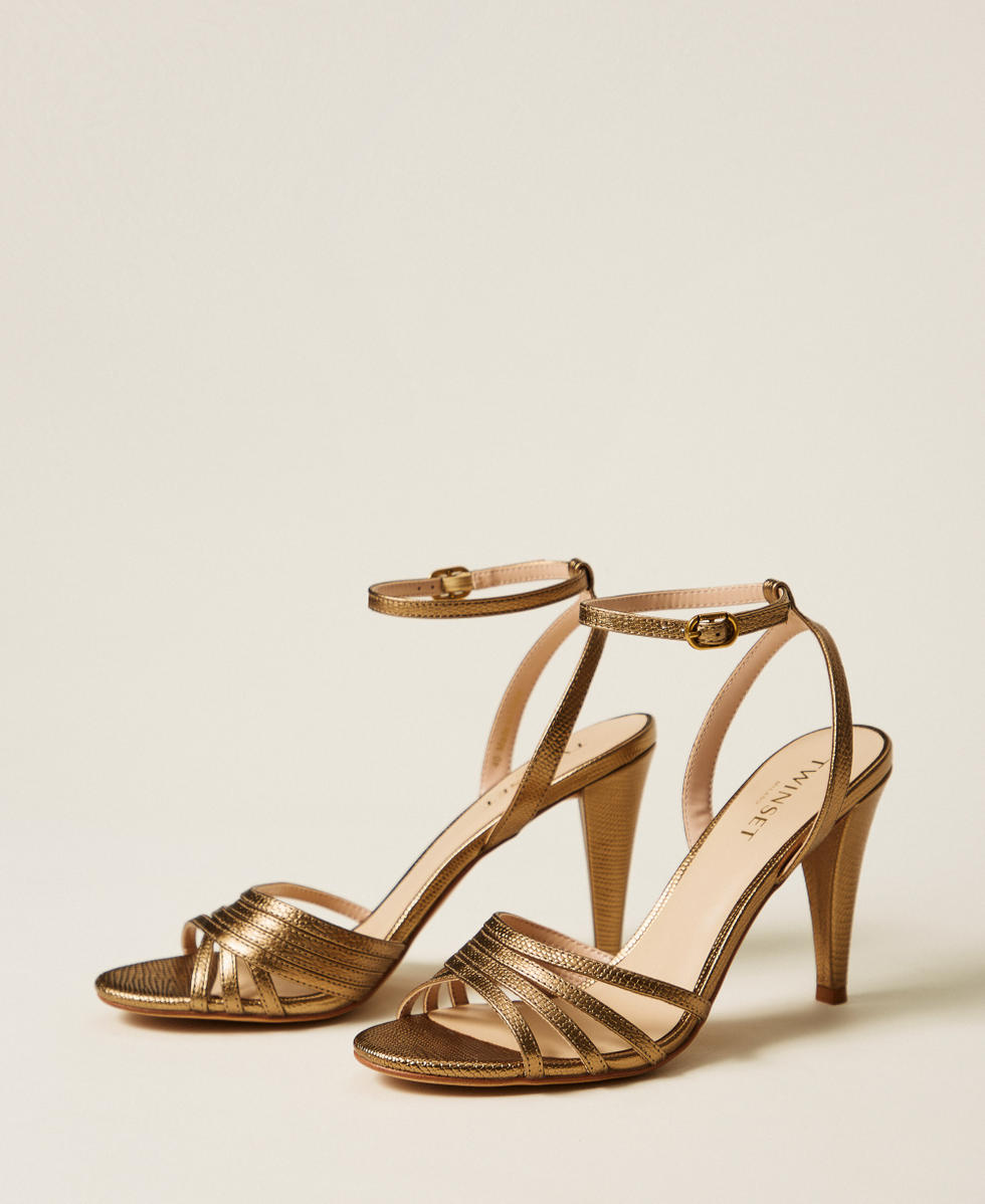 Sandalias de piel laminada con estampado Oro Amarillo Mujer 252TGT202_10366_02