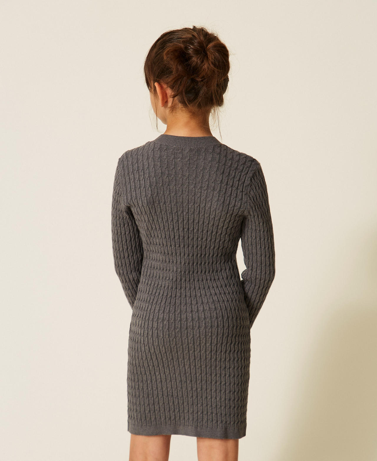 Kurzes Strickkleid mit Zopfmuster Meliertes Dunkelgrau M&auml;dchen 262GJ3074_12839_03