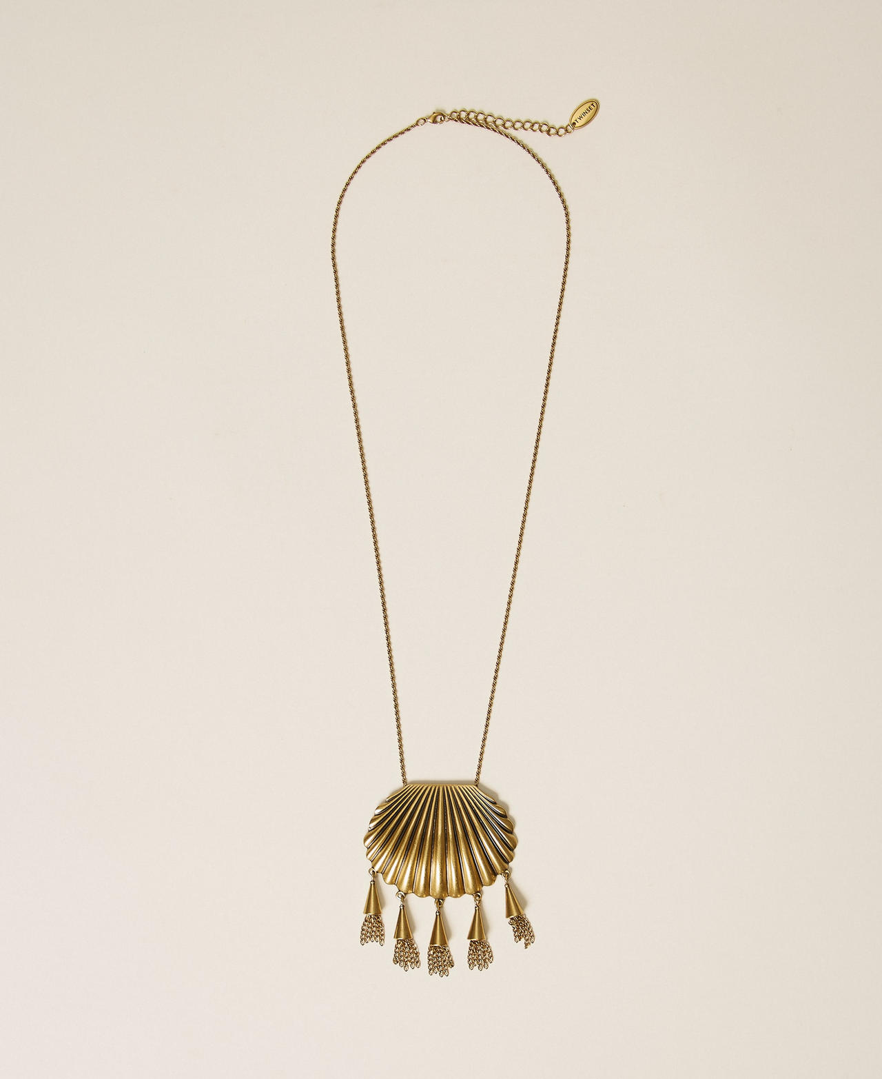 Collier avec charm coquillage