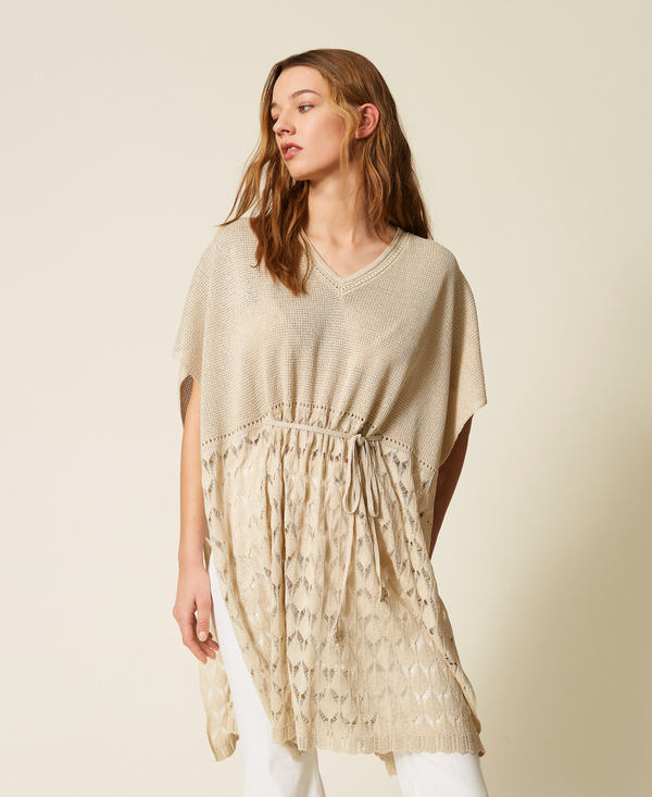 Strick-Cape im H&auml;keldessin