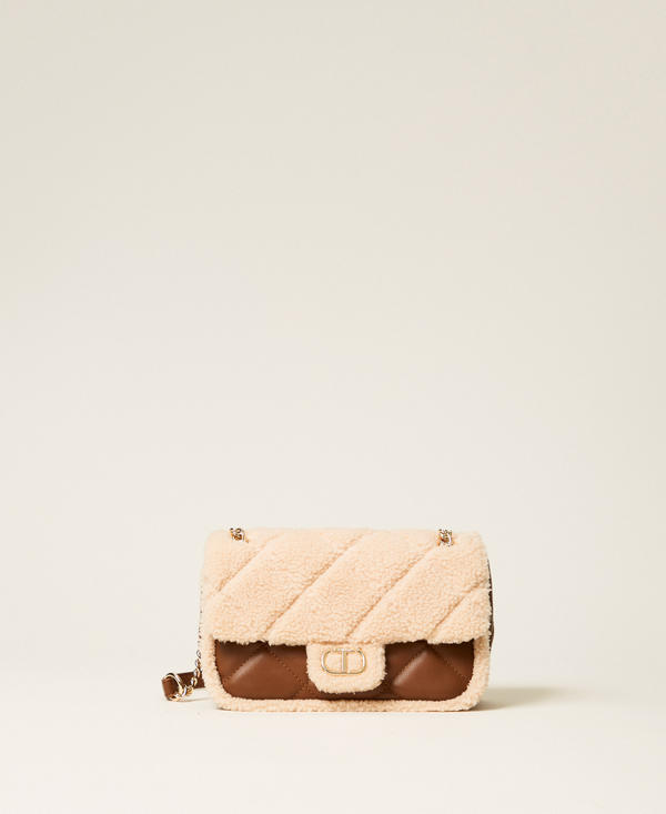 Borsa a tracolla quilted con faux fur