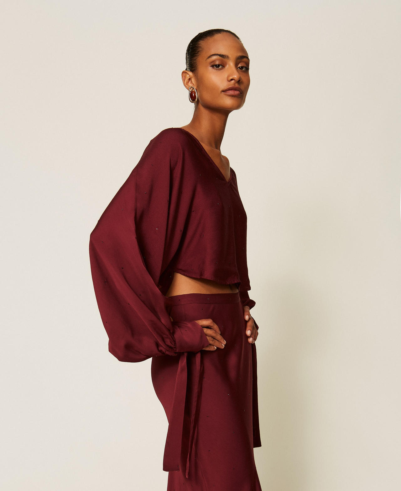Boléro en satin avec strass