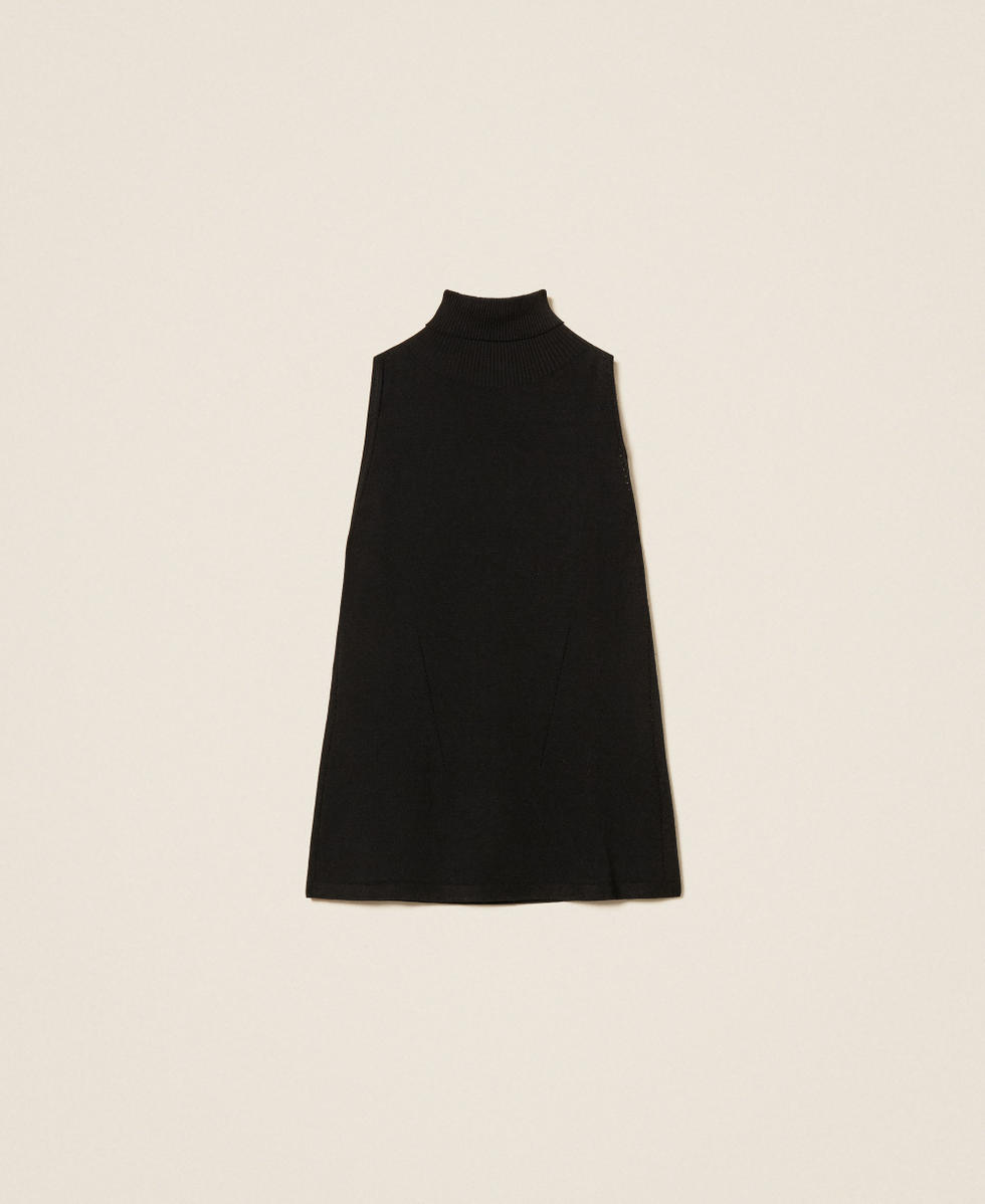 Turtleneck knit top