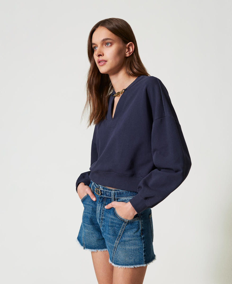 Kurzes Sweatshirt mit &bdquo;Oval T&ldquo;-Kette Blue Night Frau 251TP2483_00238_02