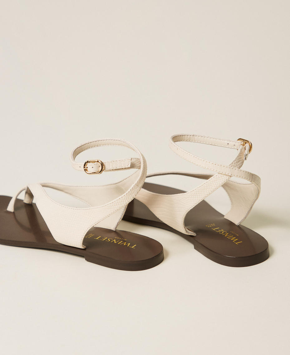 Sandalias de dedo planas de piel Estampado Tejus N&aacute;car Mujer 261TGT016_13533_03
