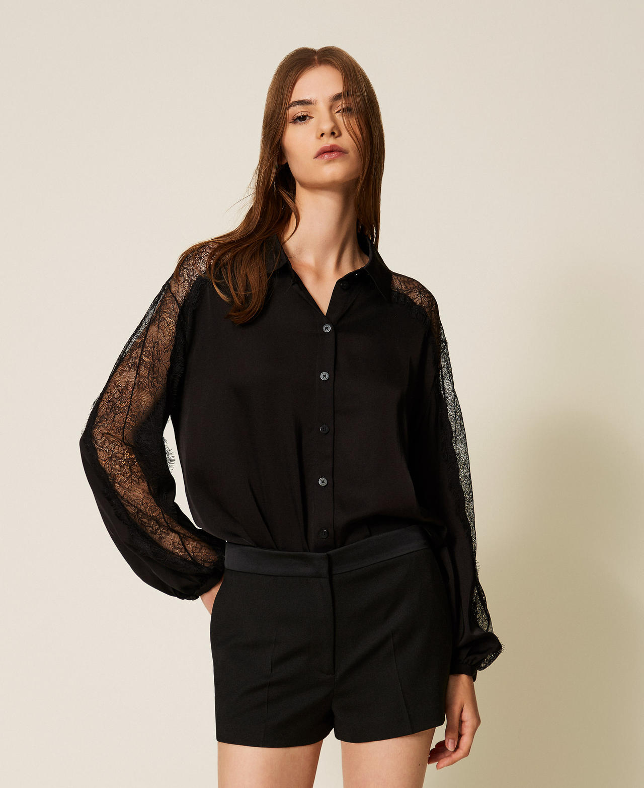 Chemise en satin avec dentelle Noir Femme 252LL2TBB_00006_02