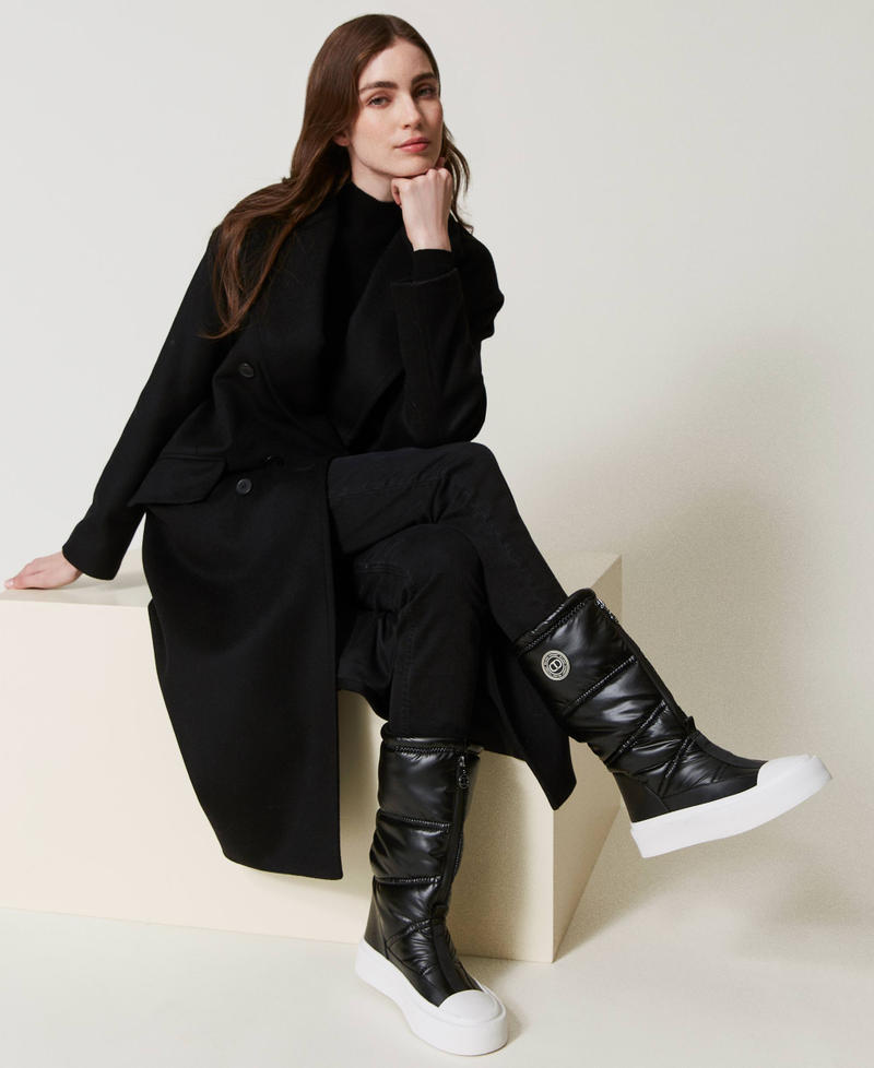 Wattierter Stiefel mit Logo Schwarz Frau 242TGT200_00006_0S
