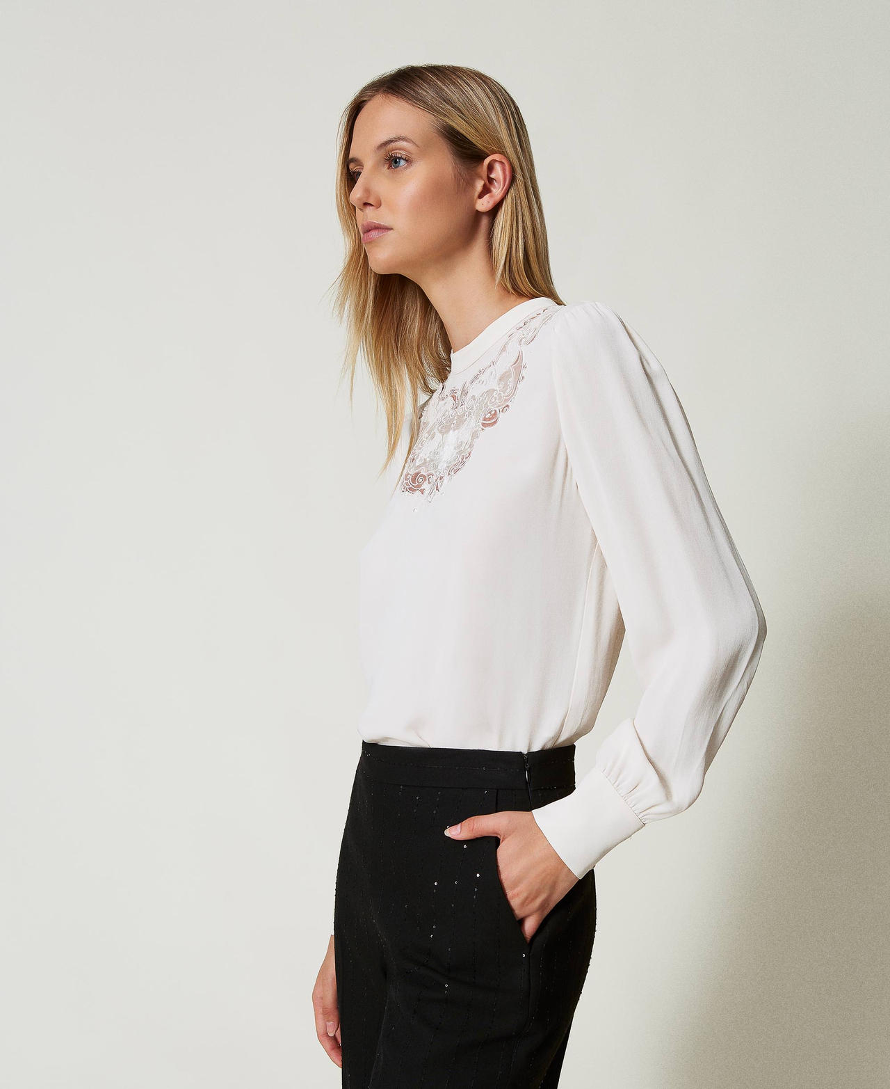 Cr&ecirc;pe blouse with floral embroidery White Cream Woman 242TT2192_11952_02