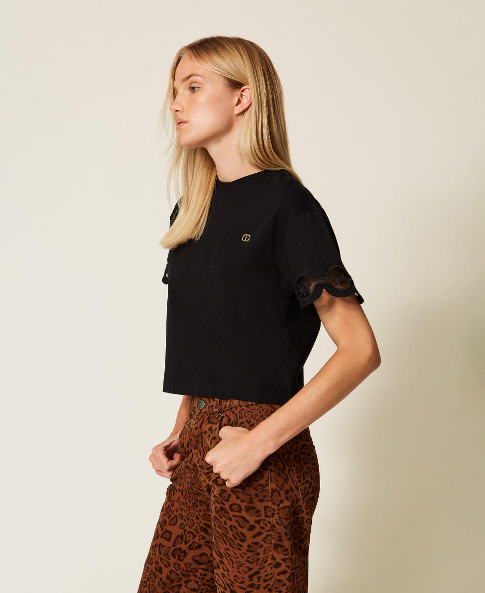 T-shirt con ricamo floreale Nero Donna 252TP2500_00006_02