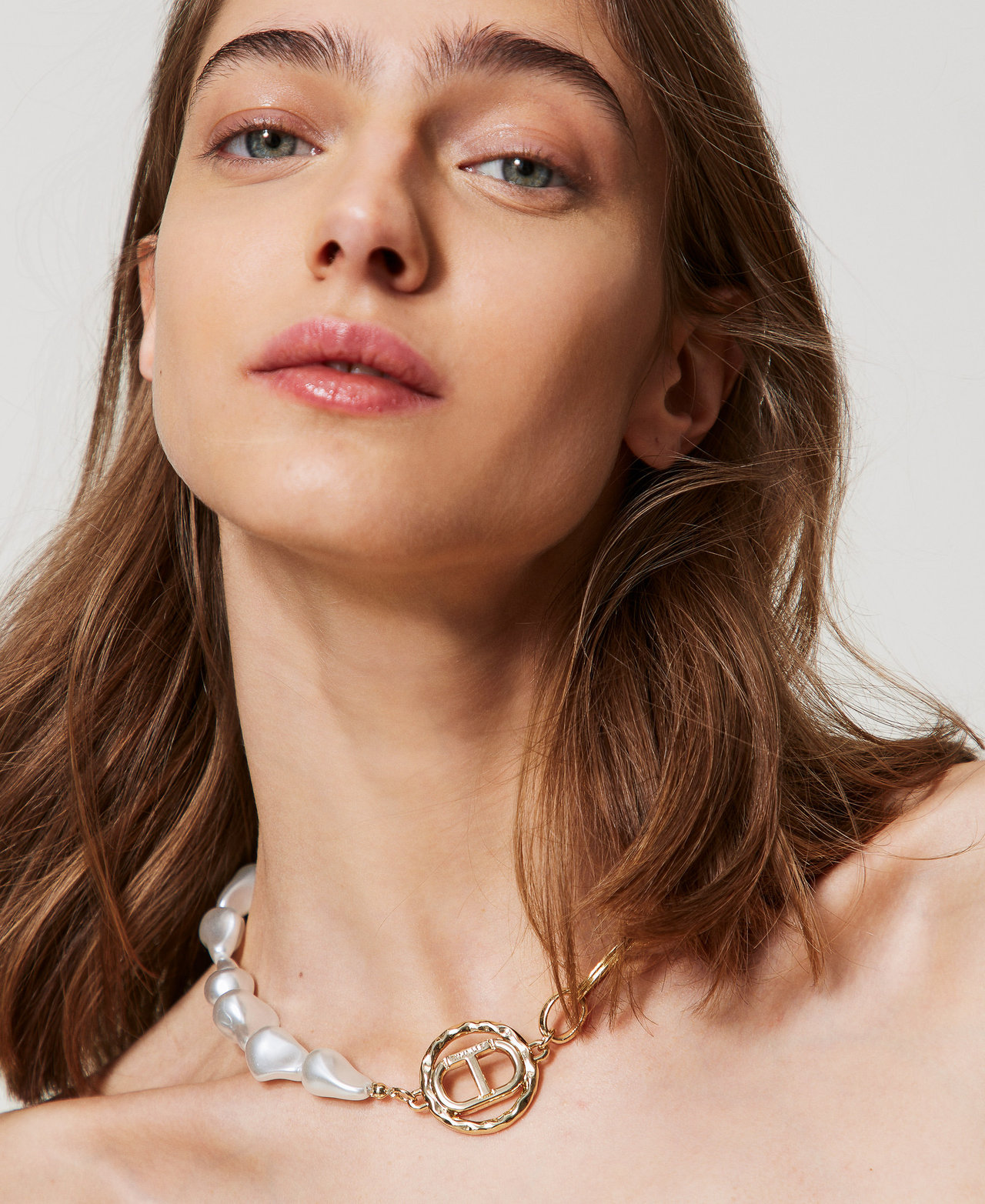 Choker necklace with Oval T and pearls New Gold Woman 251TO5380_10630_T0