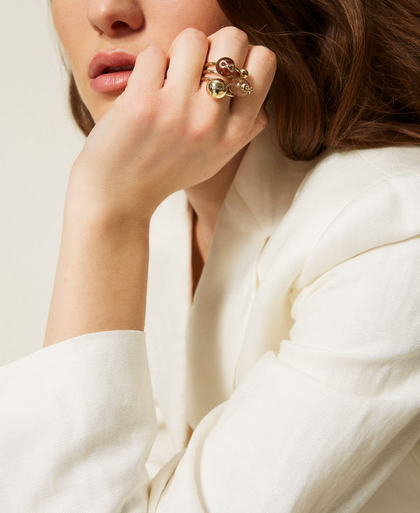 Ring with multicolour stones