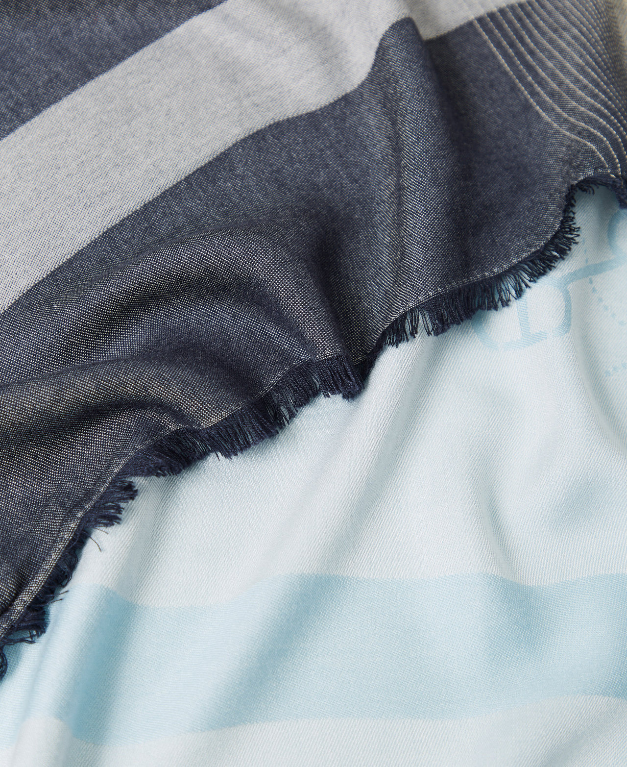 Fadeout jacquard keffiyeh with Oval T Fading Jacquard Night Airy Blue Woman 251TA4260_12217_02