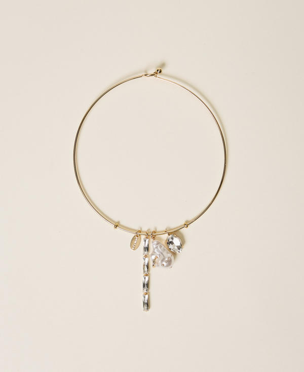 Rigid necklace with pendants