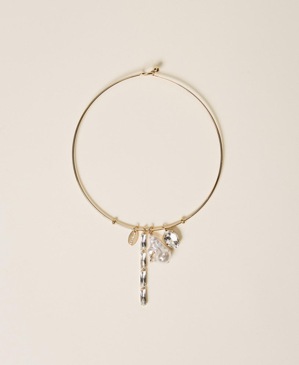 Rigid necklace with pendants