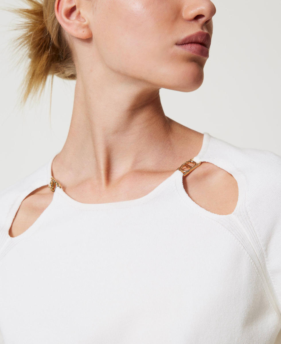 Pull avec d&eacute;coupes et Oval T