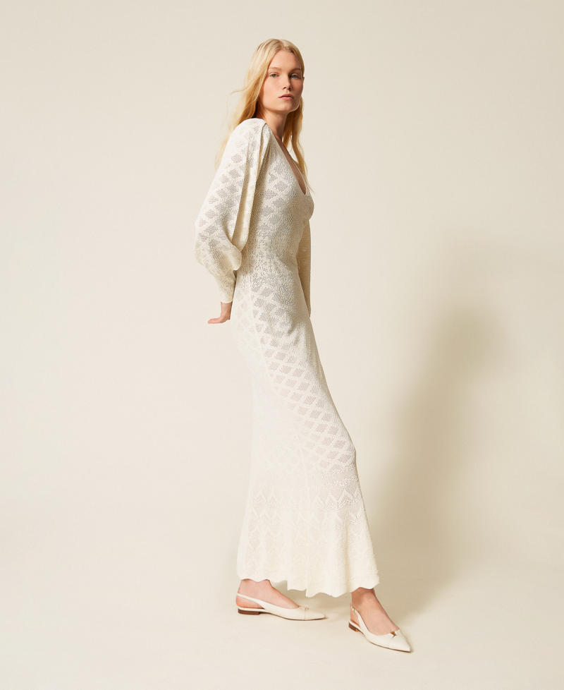 Maxi-Strickkleid mit floralem Muster Perlmutt Frau 261TP3260_00059_02