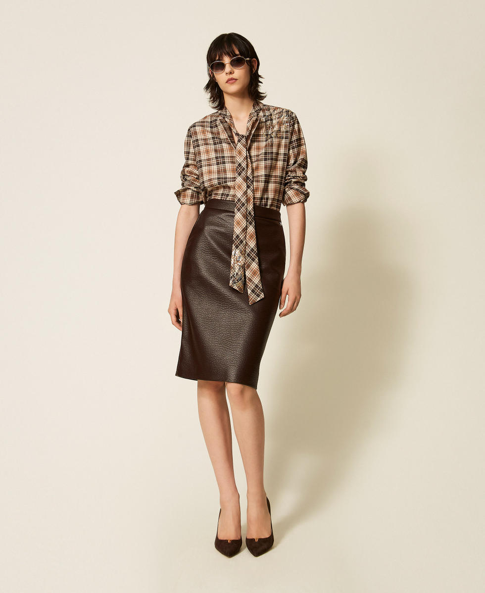 Hemdbluse aus Flanell im Tartanmuster mit Stickerei "Iced Coffee Tartan-Braun" Frau 262AP2300_13691_01