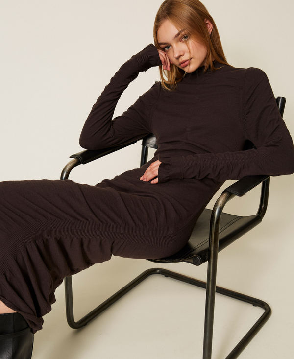 Long knit dress with gathering