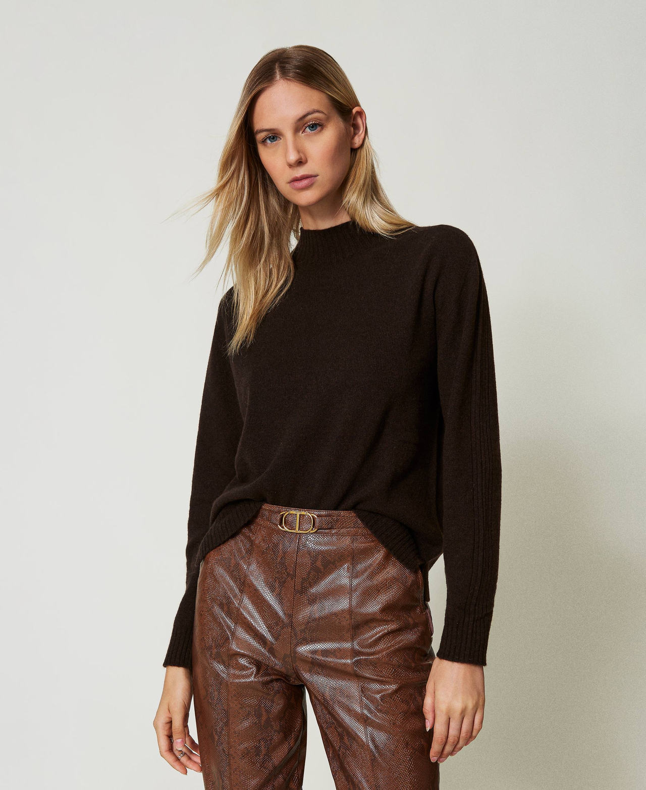 Cashmere turtleneck jumper Coffee Chocolate Woman 242TT3343_11946_01