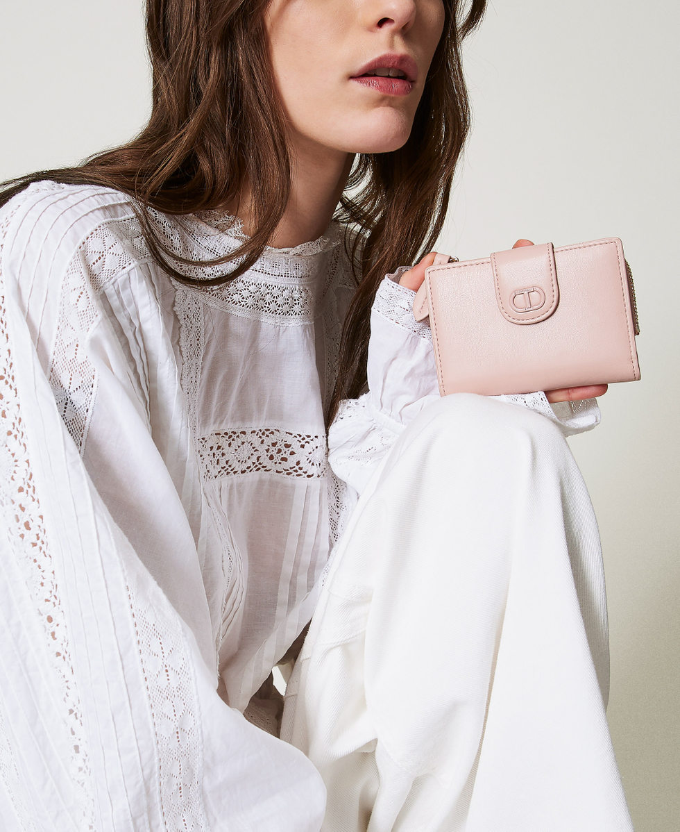 Wallet with zip and Oval T