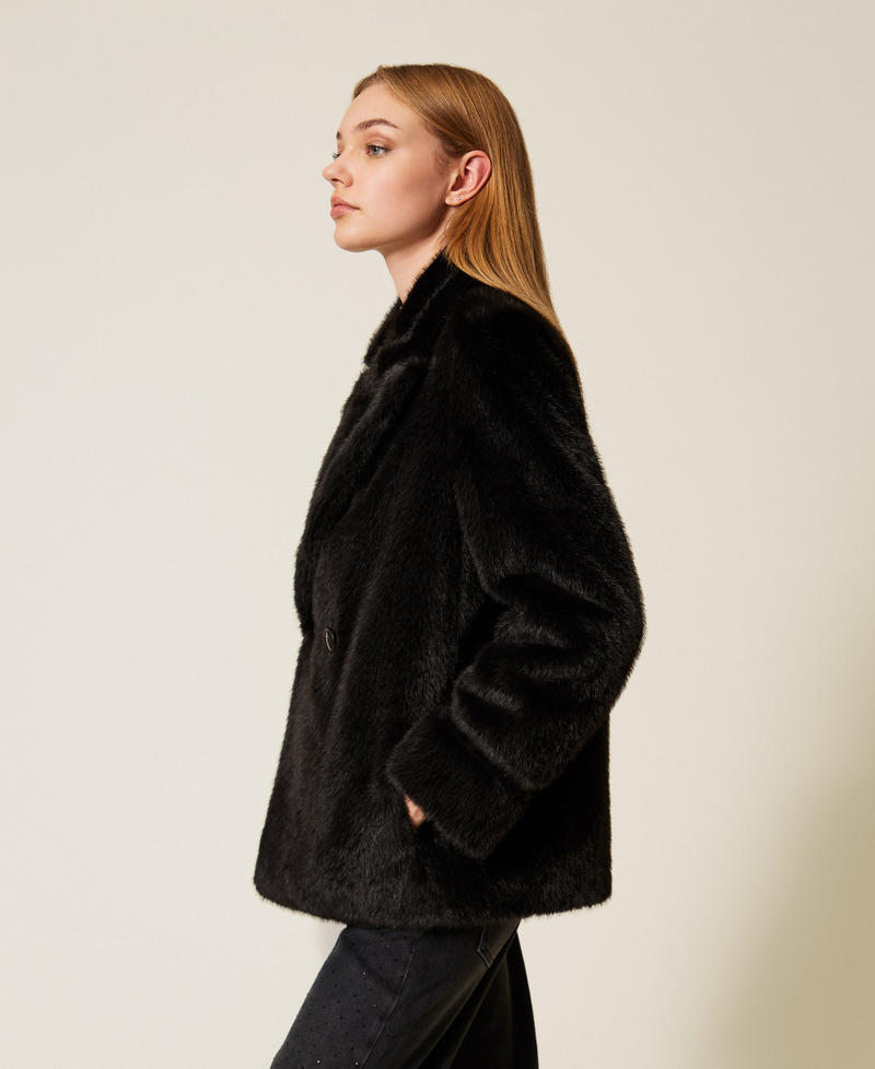 Kurzmantel aus Kunstpelz Schwarz Frau 252TT2154_00006_02
