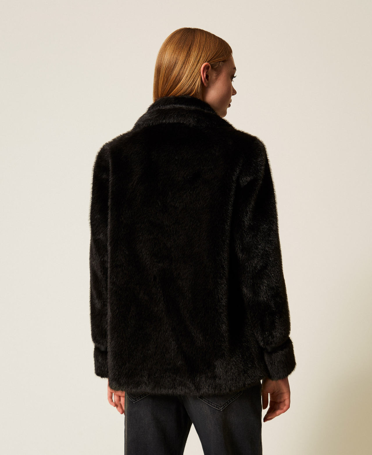 Kurzmantel aus Kunstpelz Schwarz Frau 252TT2154_00006_03