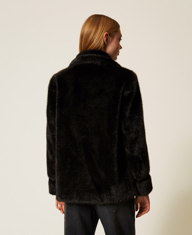 Kurzmantel aus Kunstpelz Schwarz Frau 252TT2154_00006_03