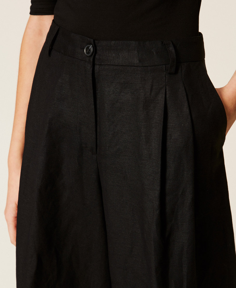 Bermudashorts aus Leinenmischung mit Bundfalten Schwarz Frau 261LL2NGG_00006_04