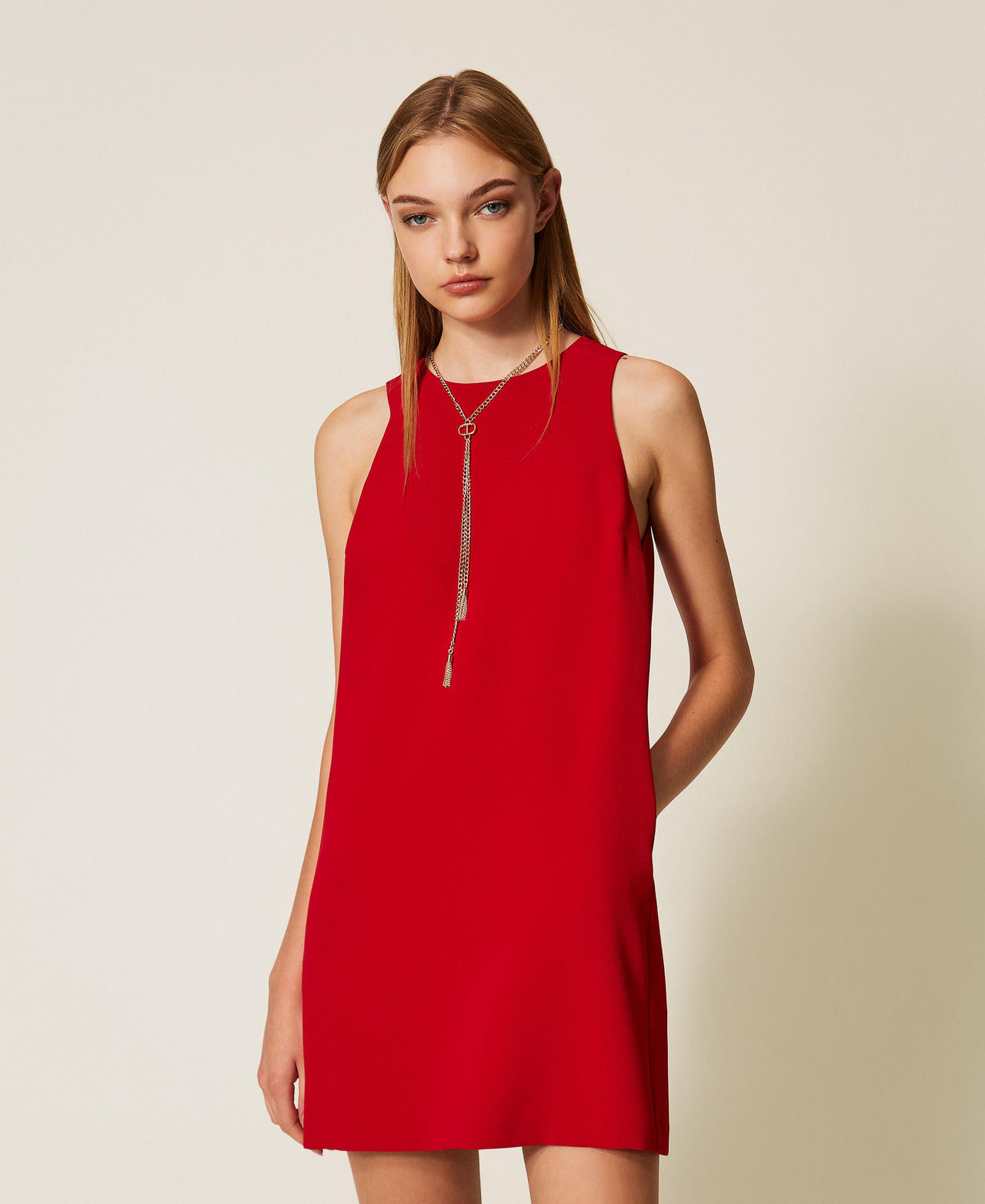 Abito corto in cr&ecirc;pe cady con catena Oval T Rosso Veneziano Donna 252TP2302_00740_01