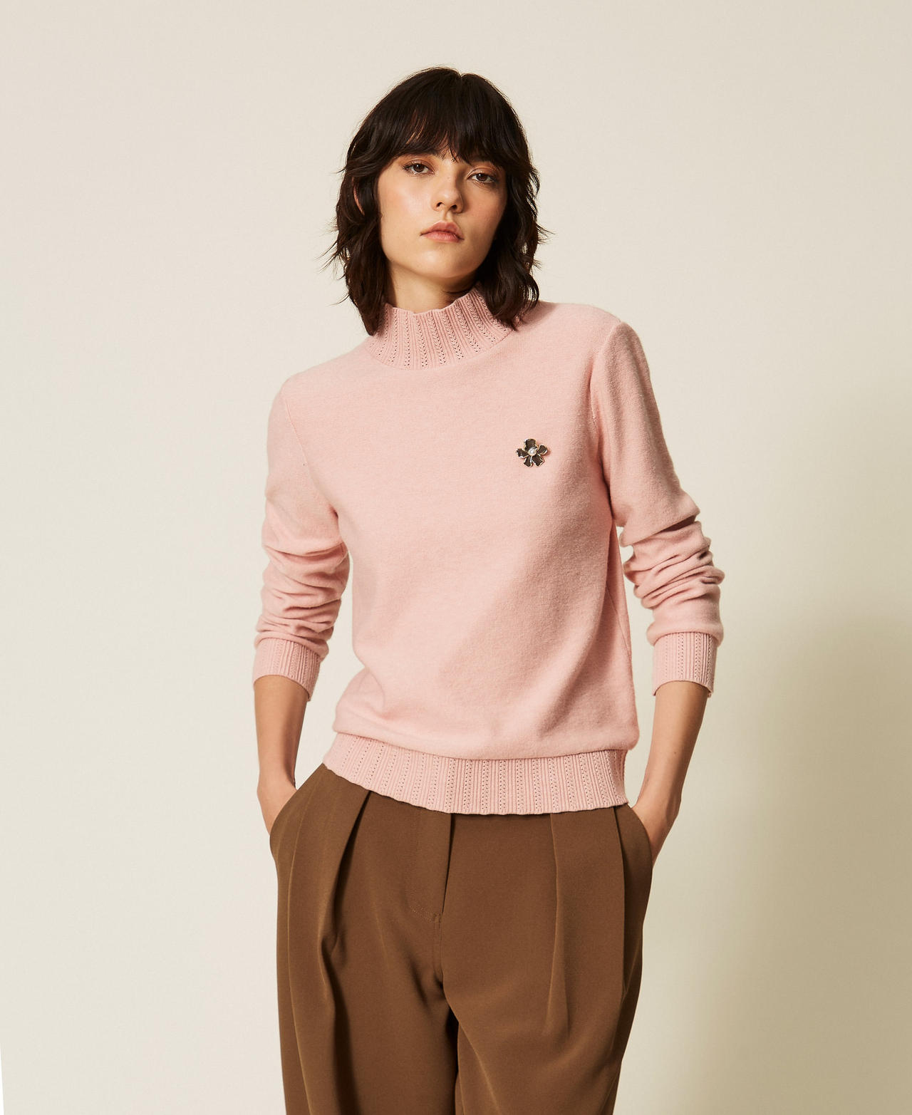 Turtleneck jumper with brooch Powder Rose Woman 262LI3BAA_13678_01