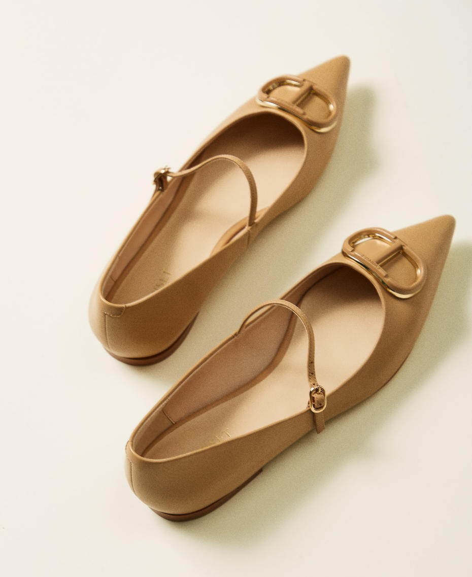 Ballerines en cuir avec Oval T Chameau Femme 251TCP064_00044_03