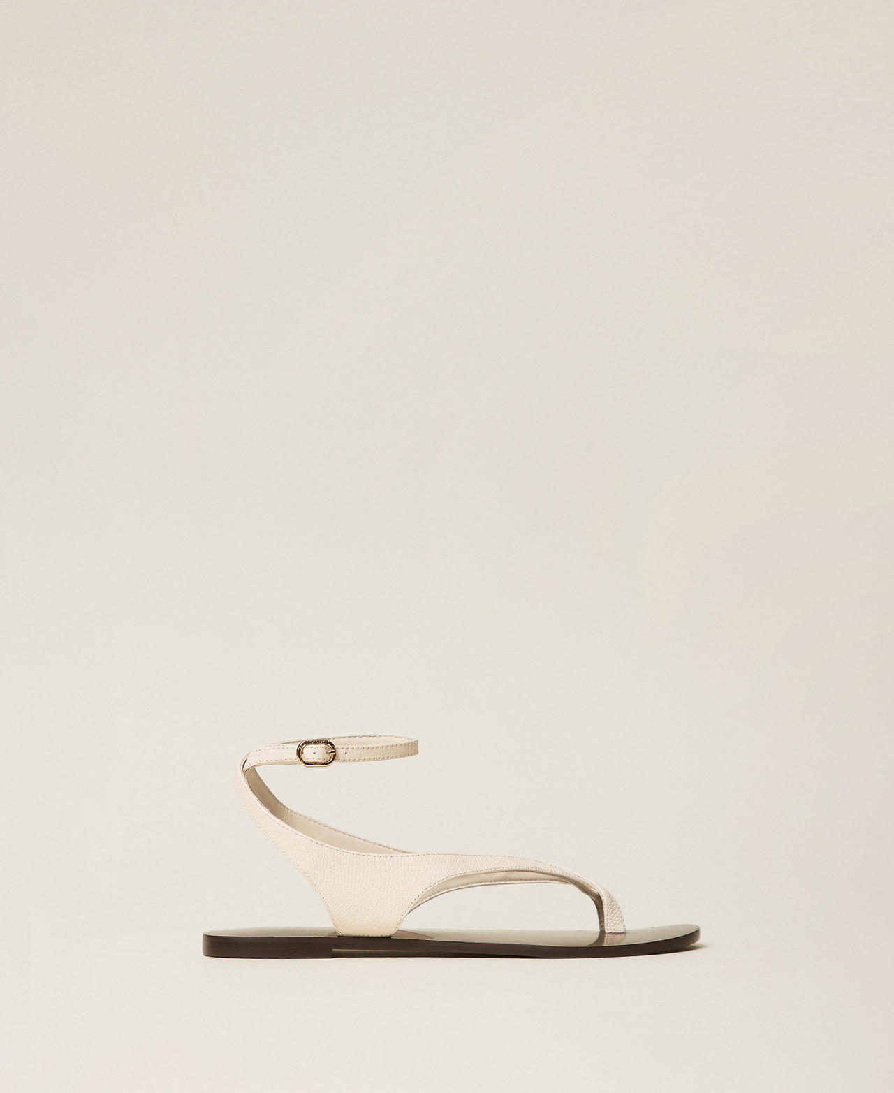 Sandales tongs plates en cuir