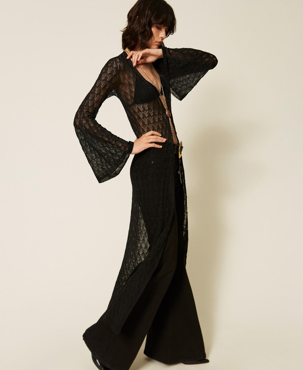 Langer Strick-Cardigan mit ausgestellten &Auml;rmeln Lurex Schwarz Frau 262TP3Q33_13597_02
