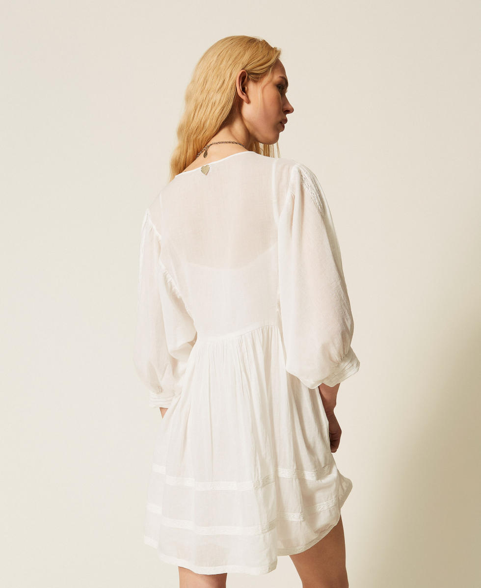 Vestido corto de muselina con encaje Hueso Mujer 261LM2HEE_00526_04