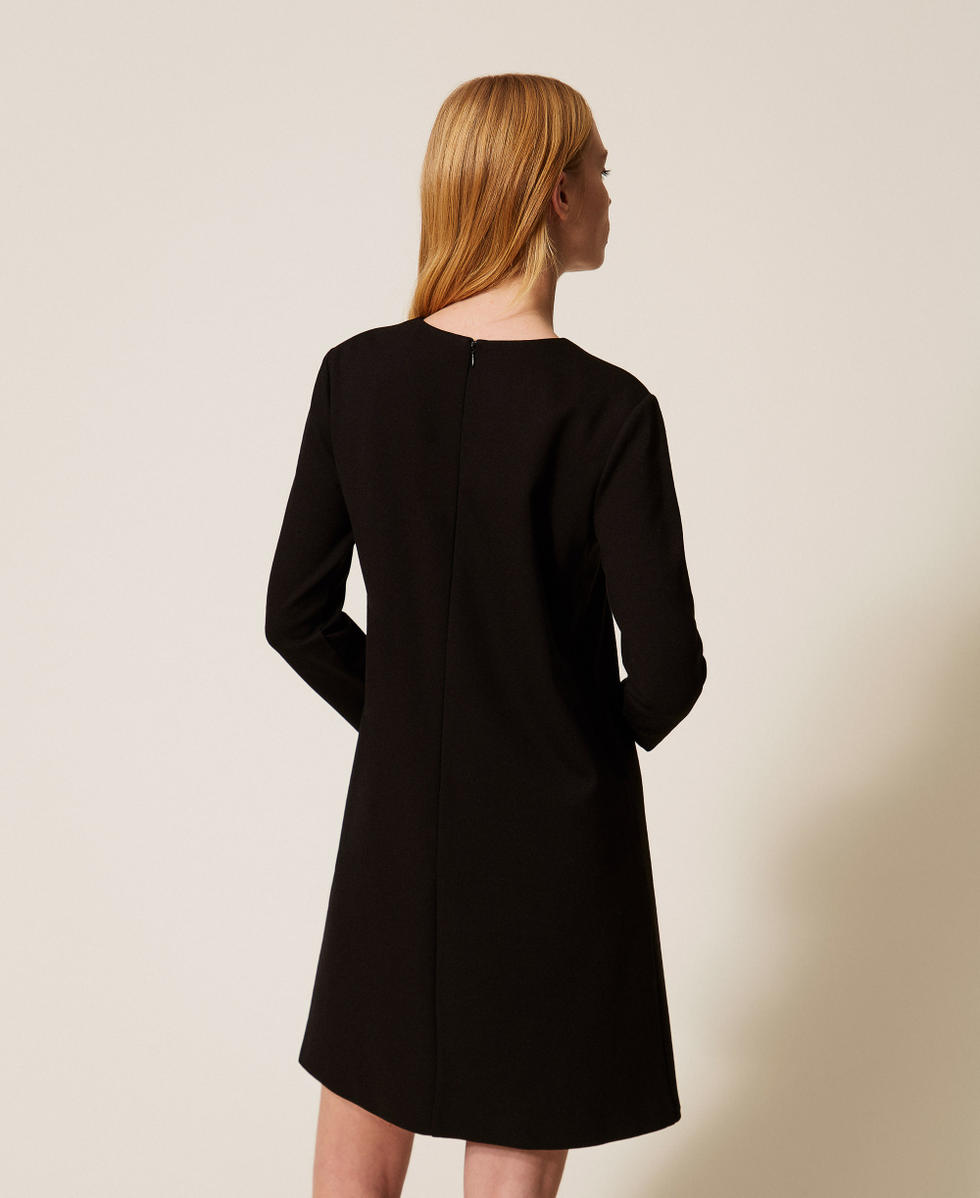 Vestido corto con broche floral Negro Mujer 261AP214A_00006_03