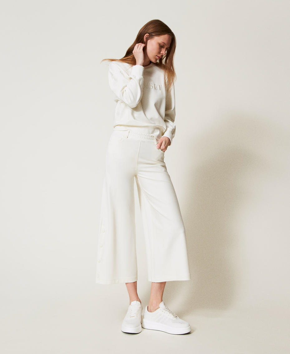 Surkana pantaloni wide leg crop con dettagli crochet bianco