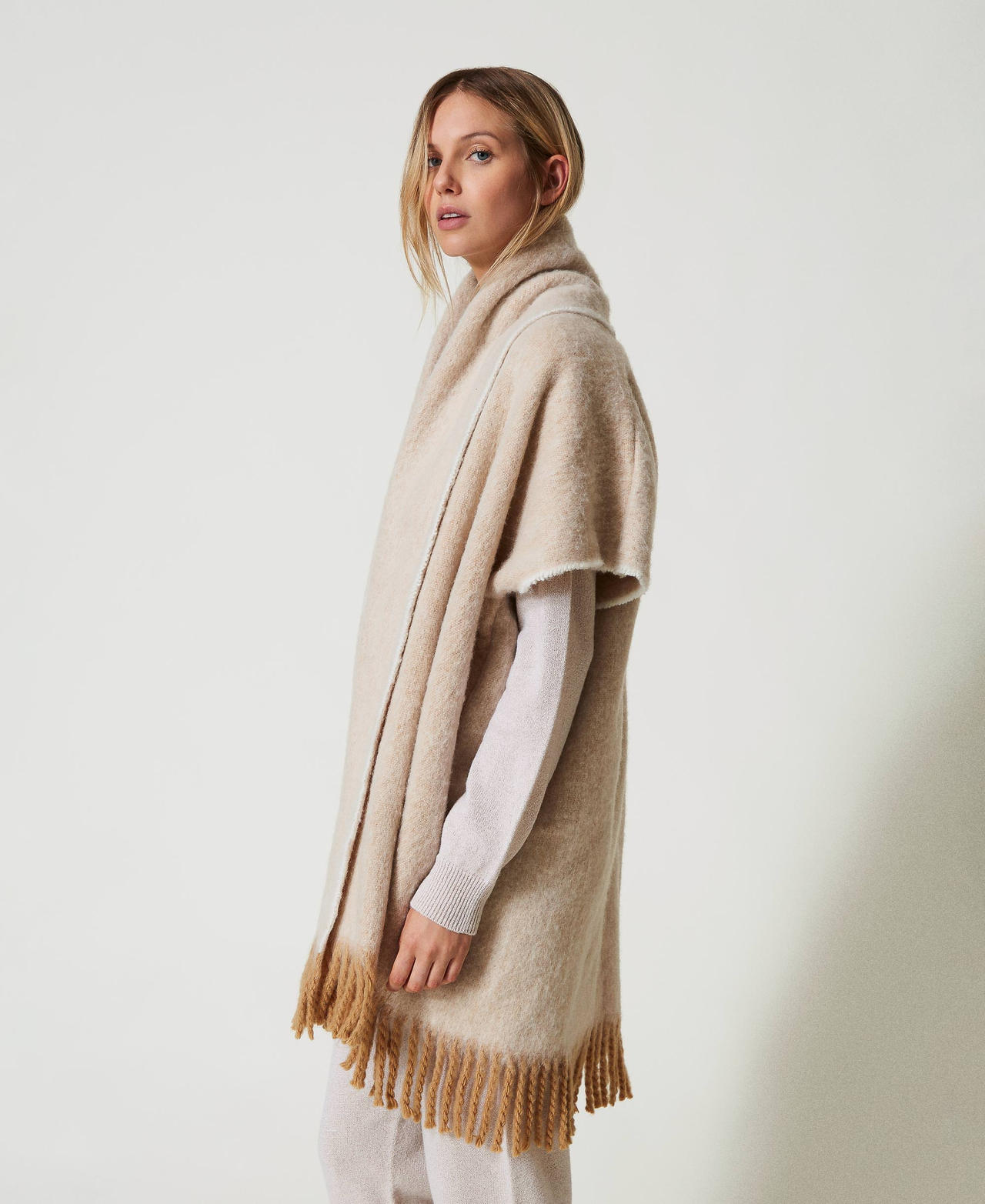 Mottled poncho with fringes Sandy Brown Woman 242TO5570_11754_02