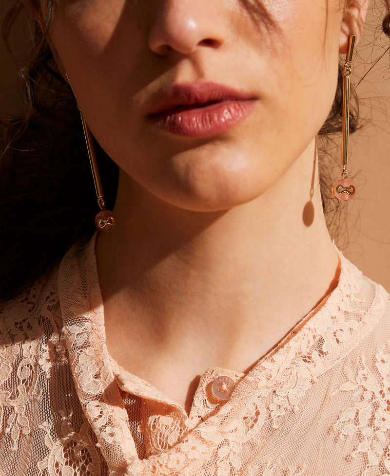 Ohrringe mit Steinchen und Logo New Gold Frau 252TO5621_10630_T0