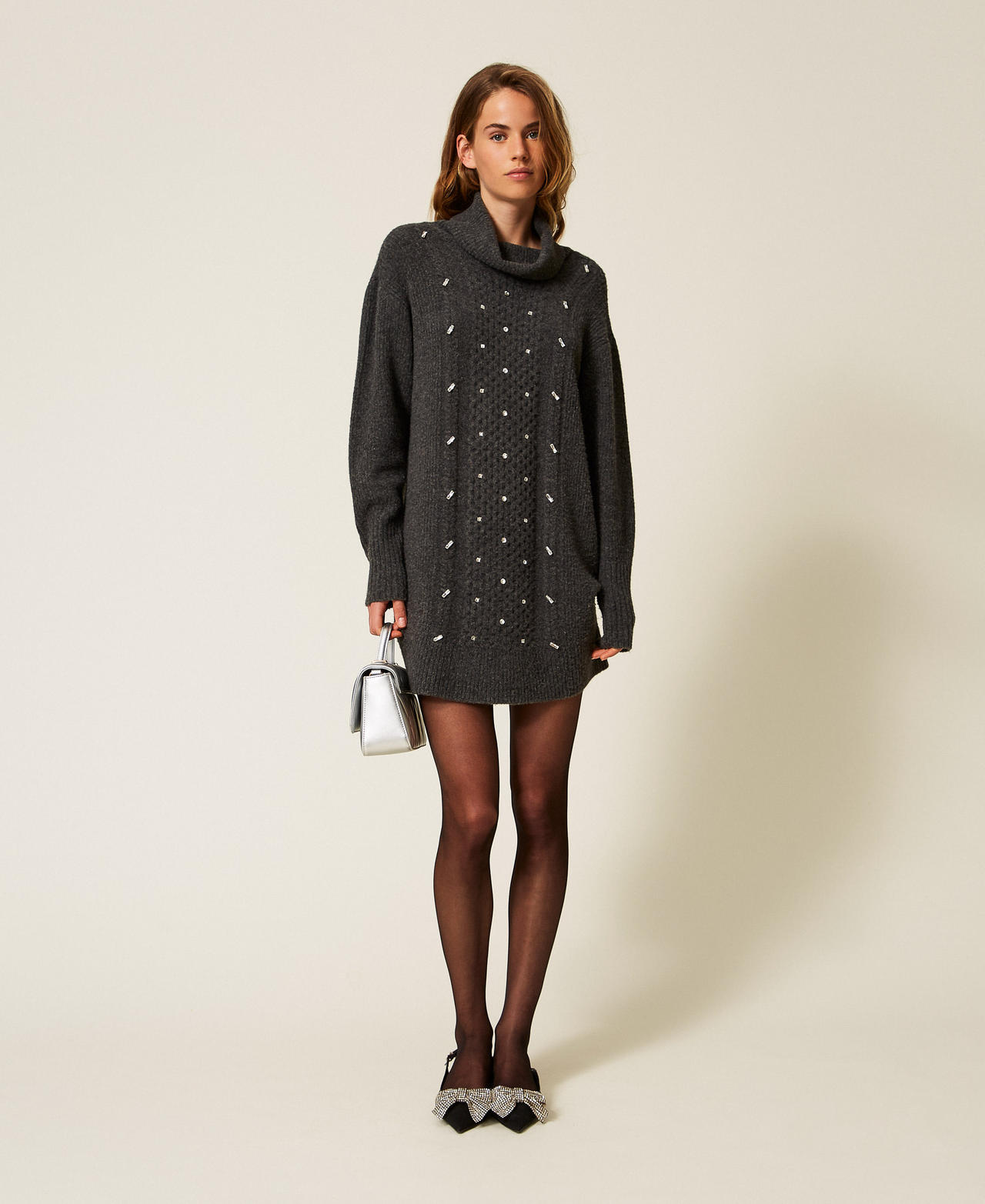 Robe courte en maille avec broderies Gris moyen chiné Femme 252AP3045_0082M_01